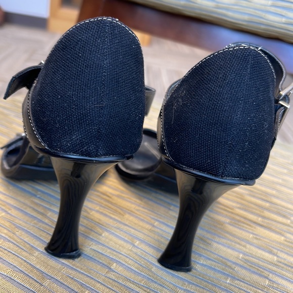 Cute sandal! - Picture 2 of 3